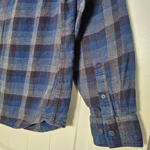 Weatherproof M dark blue, grey, black flannel button down flannel shirt - Picture 13 of 16